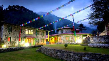 Yeti Mountain Home Phakding Evening