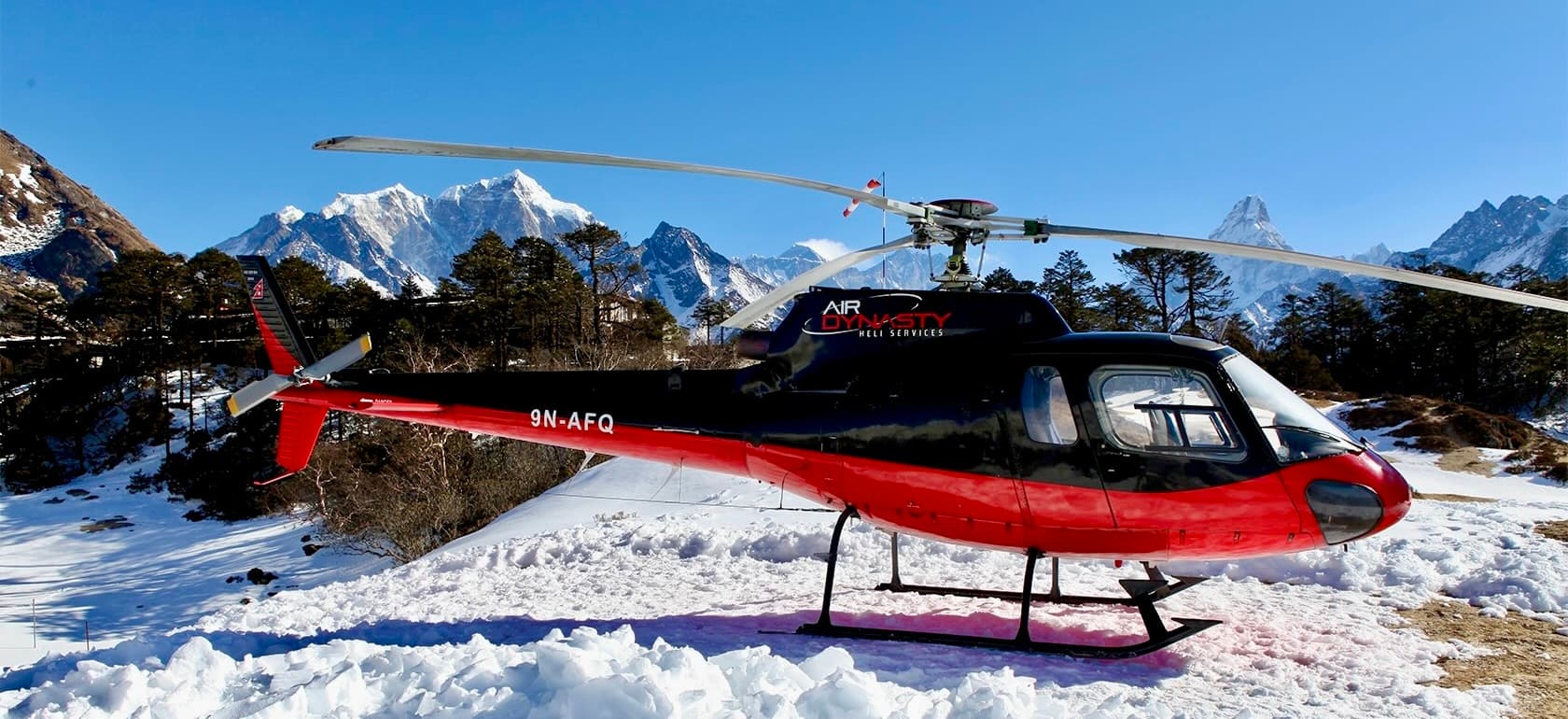 Landing during Everest Helicopter Tour