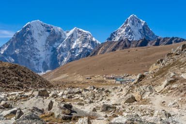 Trek from Dingboche to Lobuche 5
