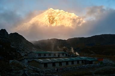 Trek from Dingboche to Lobuche 8
