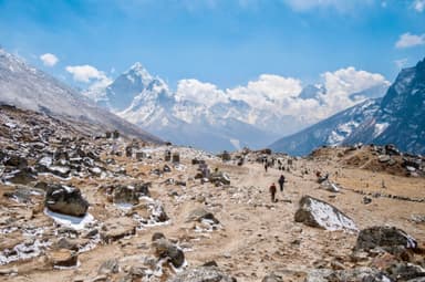 Trek from Dingboche to Lobuche
