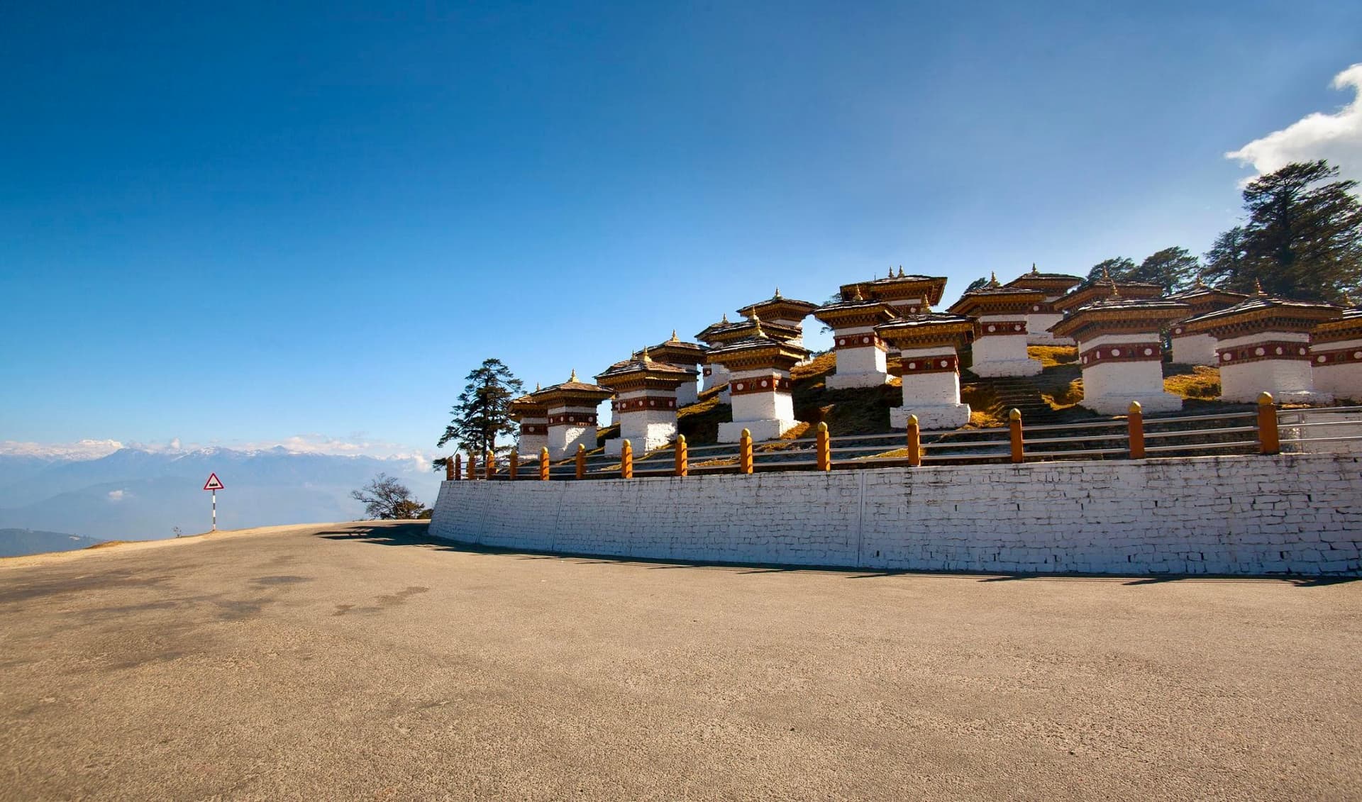 Drive from Thimphu to Punakha via Dochula Pass 7