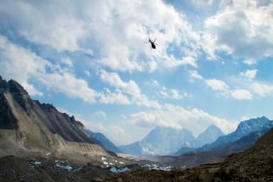 Everest Helicopter Return 1