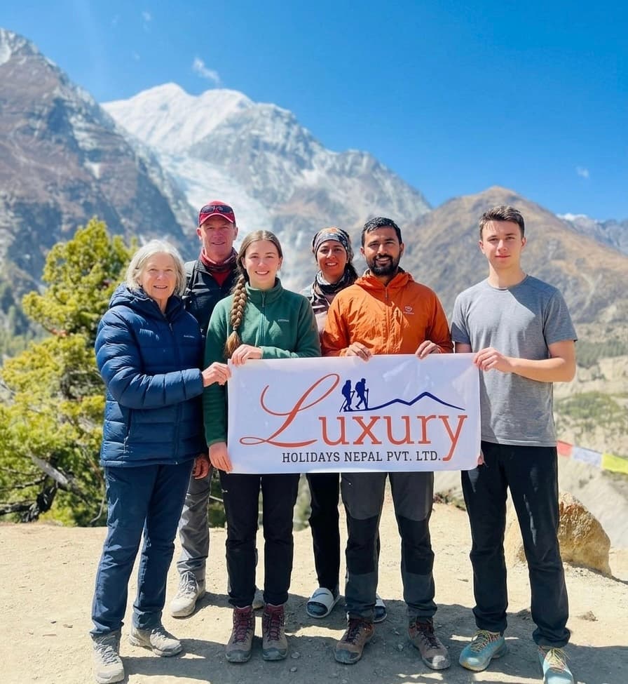 Luxury Group Photo Manang