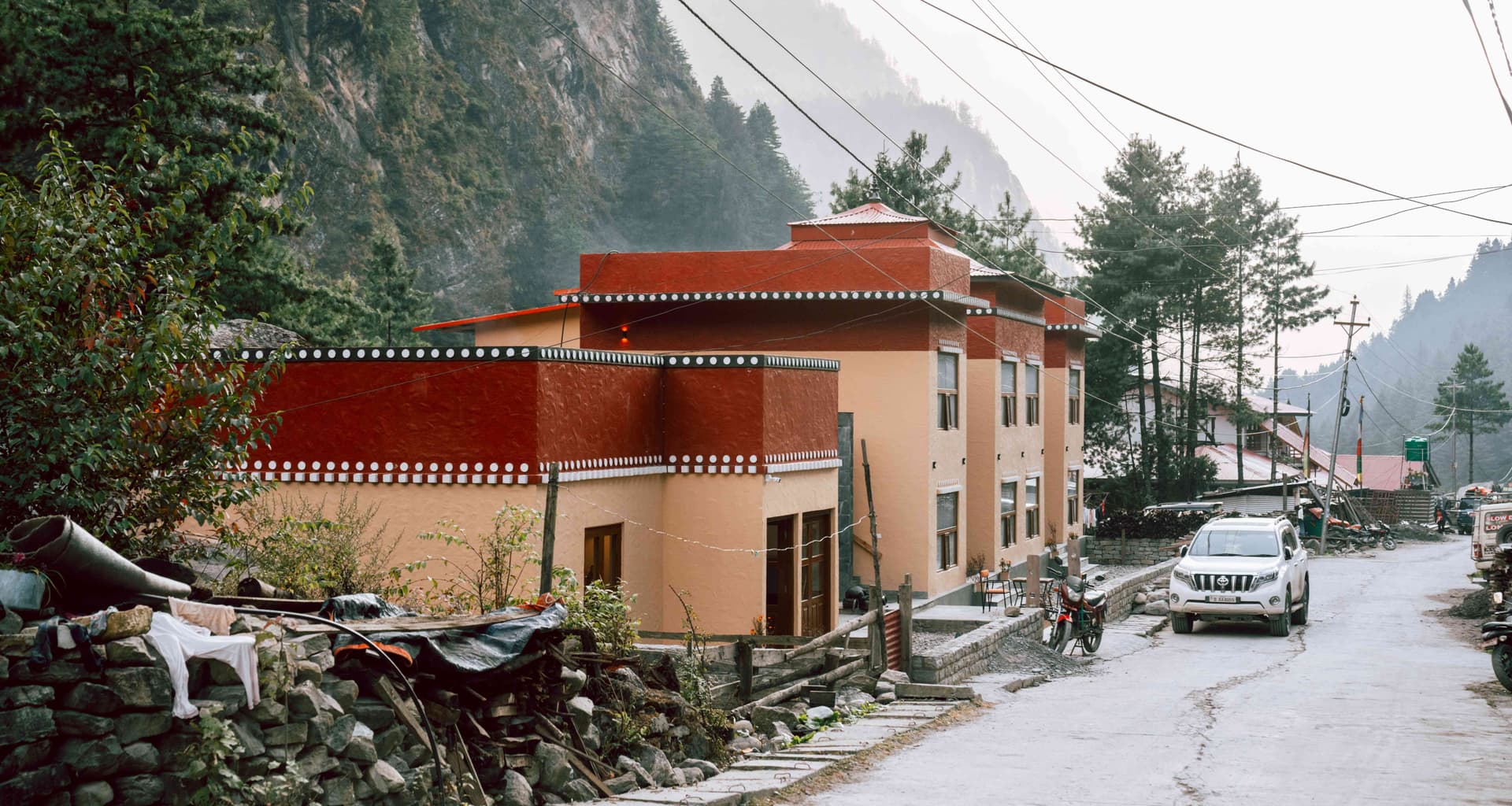 Manag Luxury Trek 12