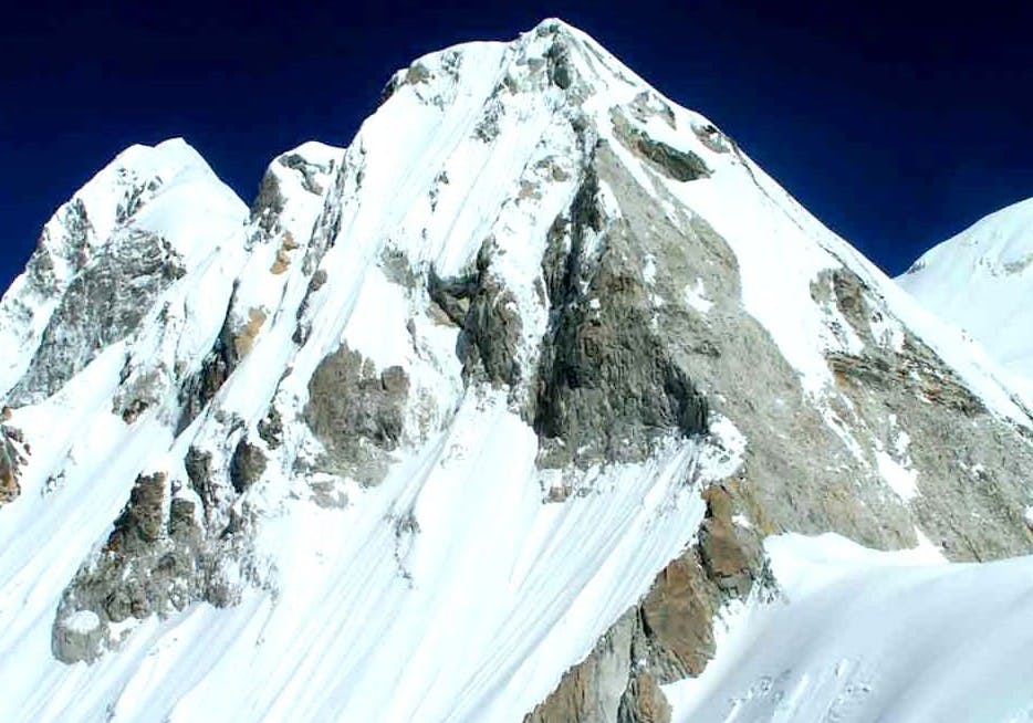 Baruntse Peak (7,129 m)