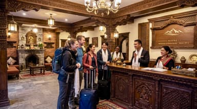 Arrival Travelers arriving at hotel rece… 202607050931