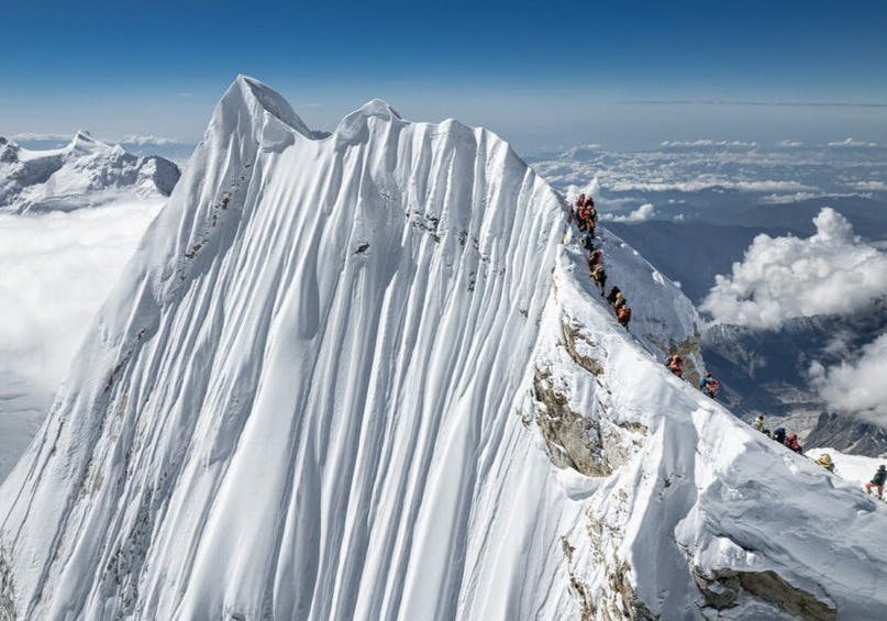 What is the difficulty level of climbing Manaslu?